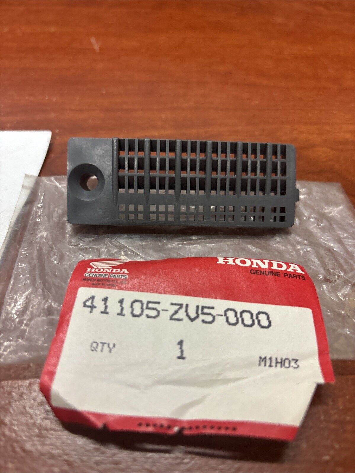 NOS Honda BF25 BF30 BF35 BF40 BF50 BF75 LEFT WATER SCREEN 41105-ZV5-000 H179