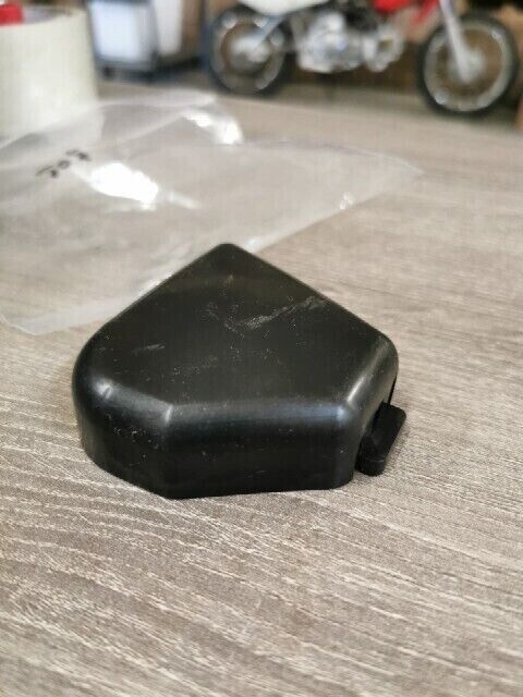 NOS YAMAHA XS360C 1976 XS360 1977 COVER SIDE 4 1L9-21741-00-00 Y155