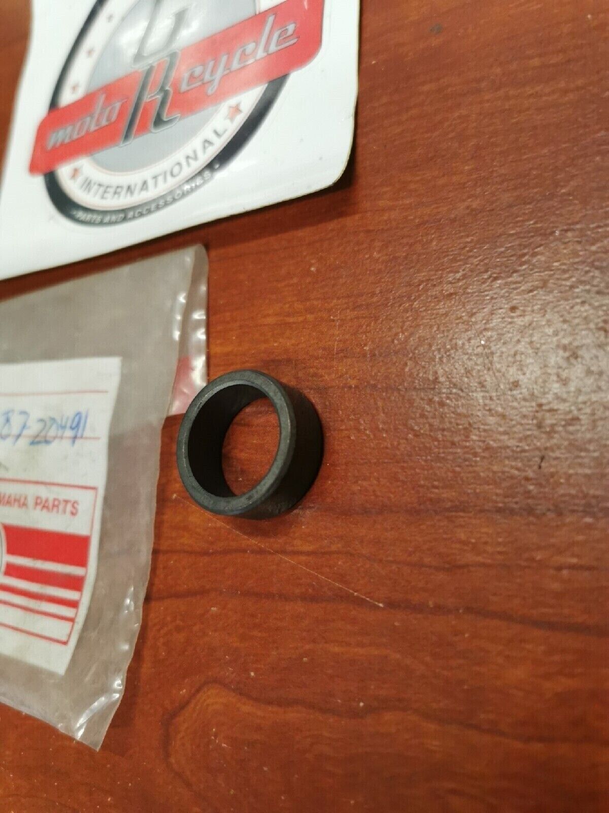 NOS Yamaha VMX17 AT1 DT100 RT100 CT2 LT2 HT1 COLLAR 90387-20491-00 Y71