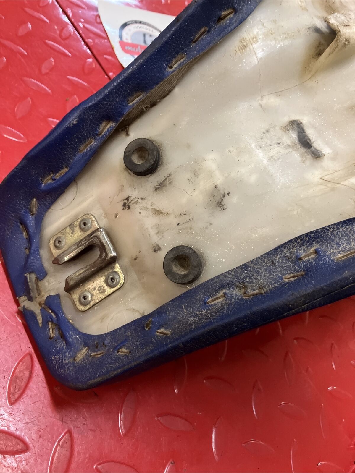 Honda CR250R 1985 seat saddle pan CR125R 2