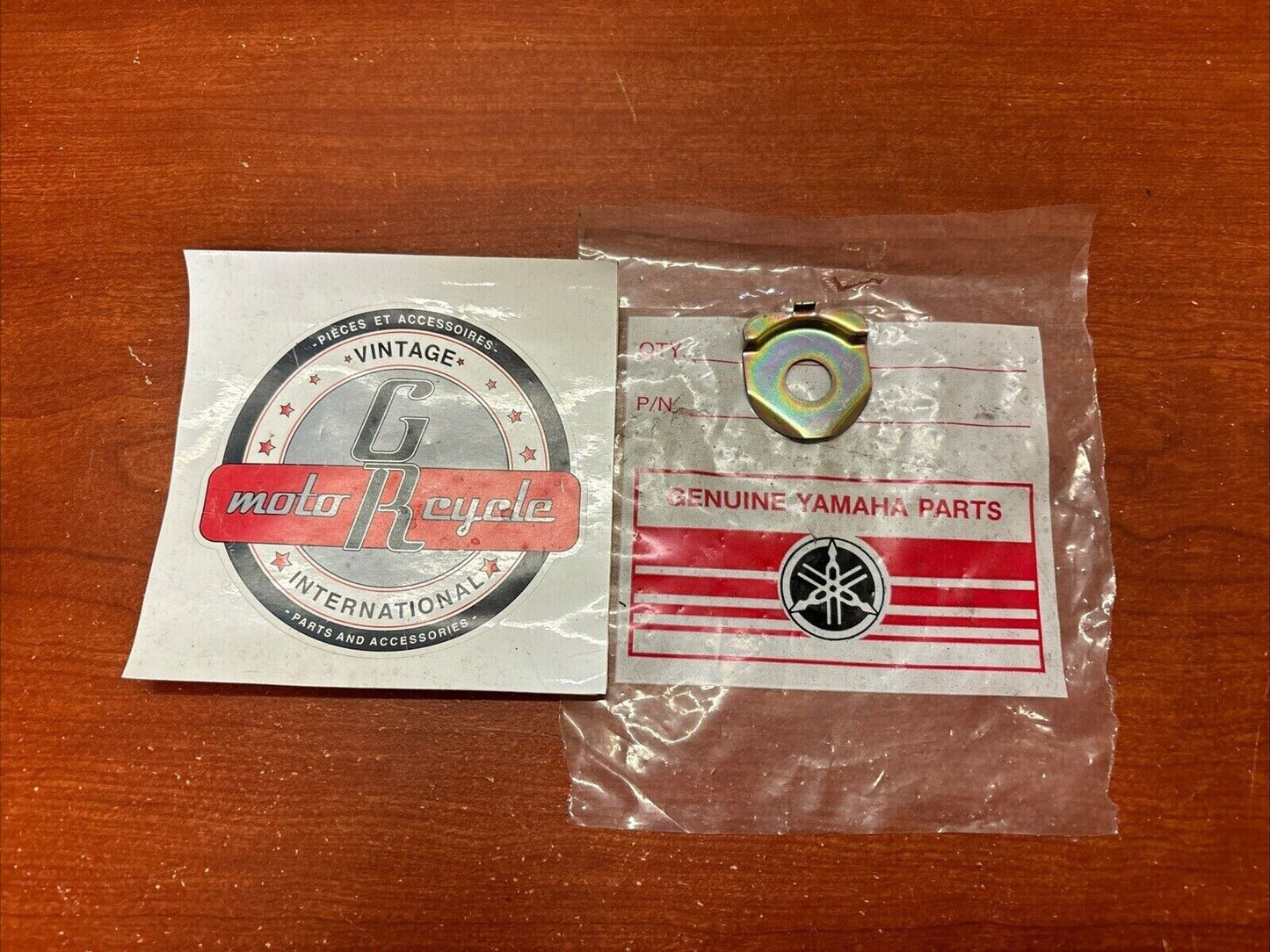 NOS Yamaha EXHAUST PIPE GASKET 838-17646-01-00 SUB 90215-12084-00 Y177