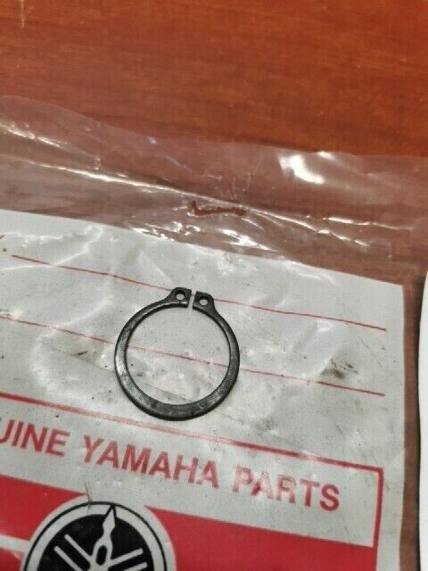 NOS Yamaha DS6 DT250 CV80 BW350 CIRCLIP 93410-25010-00 SUB 99009-25400-00 Y136