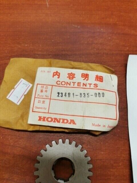 NOS Honda S50 S65 COUNTERSHAFT TOP GEAR 24T 23481-035-000 H90