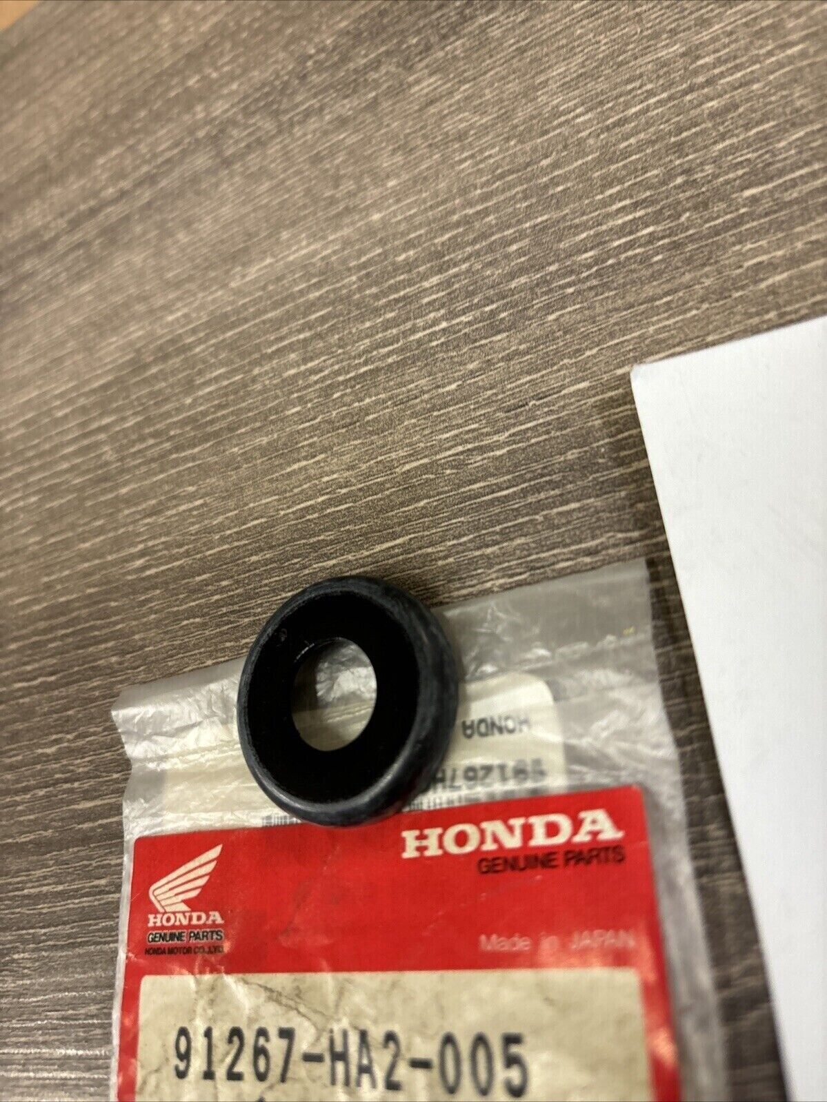 NOS Honda 1985 1986 ATC250R SHOCK CONNECTING ROD SEAL B 91267-HA2-005 H126