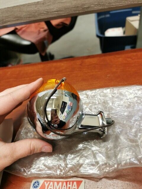 NOS Yamaha FS1 FRONT LEFT FLASHER LAMP TURN SIGNAL 353-83310-36-93 Y128