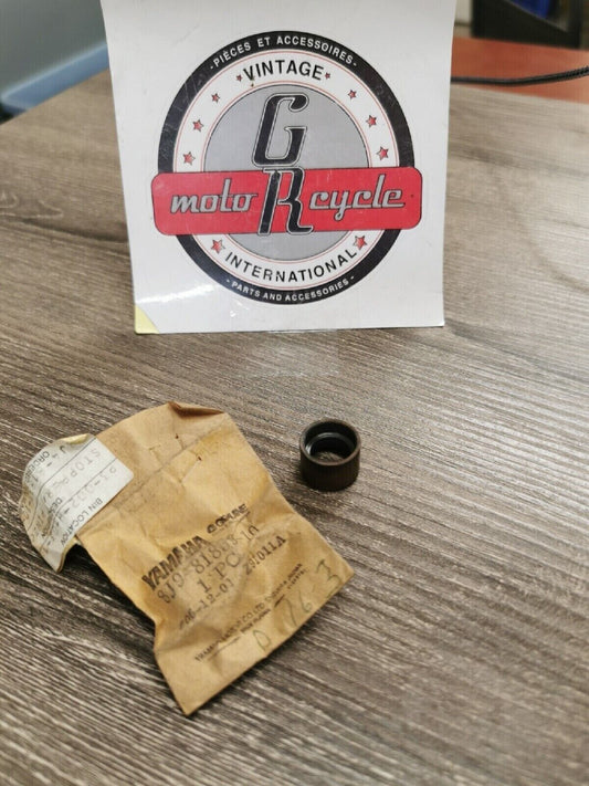 NOS YAMAHA STOPPER PINION   8J9-81859-10 Y56