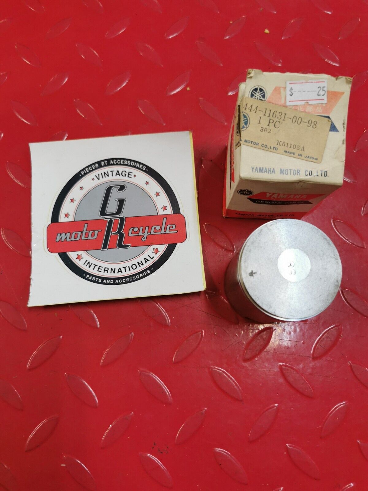 NOS YAMAHA DT125 PISTON STD 444-11631-00-98 SUPERCEDED 444-11631-00-97 Y33