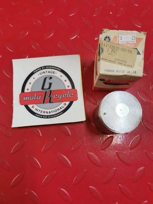 NOS YAMAHA DT125 PISTON STD 444-11631-00-98 SUPERCEDED 444-11631-00-97 Y33