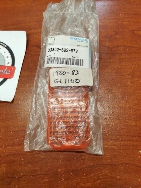 NOS Honda CIVIC PRELUDE GL1100 FRONT LIGHT LENS 33302-692-672 H106