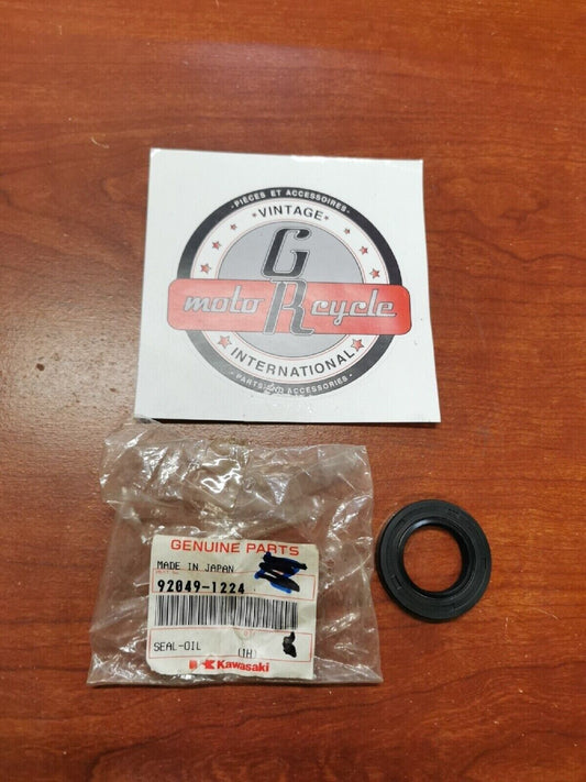 NOS Kawasaki 1986 1987 KLF300 OIL SEAL 92049-1224 K26