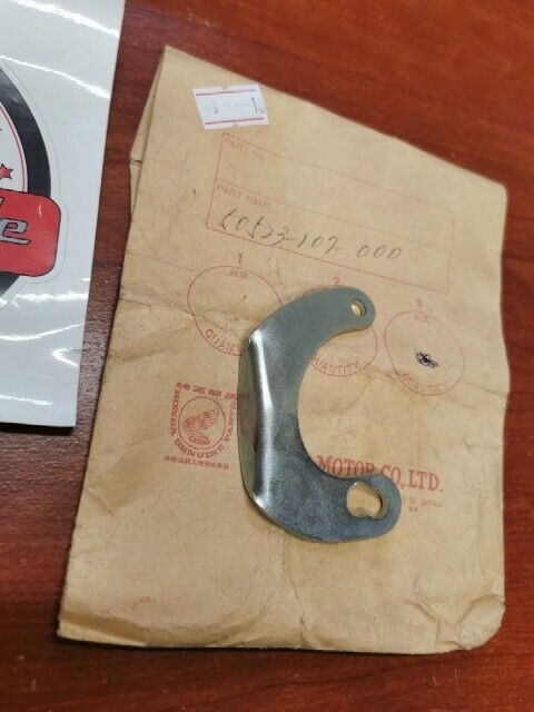 NEW NOS Honda CB100 CB125 CD125 CD200 MAIN STAND SPRING HOOK 50523-107-000 H71