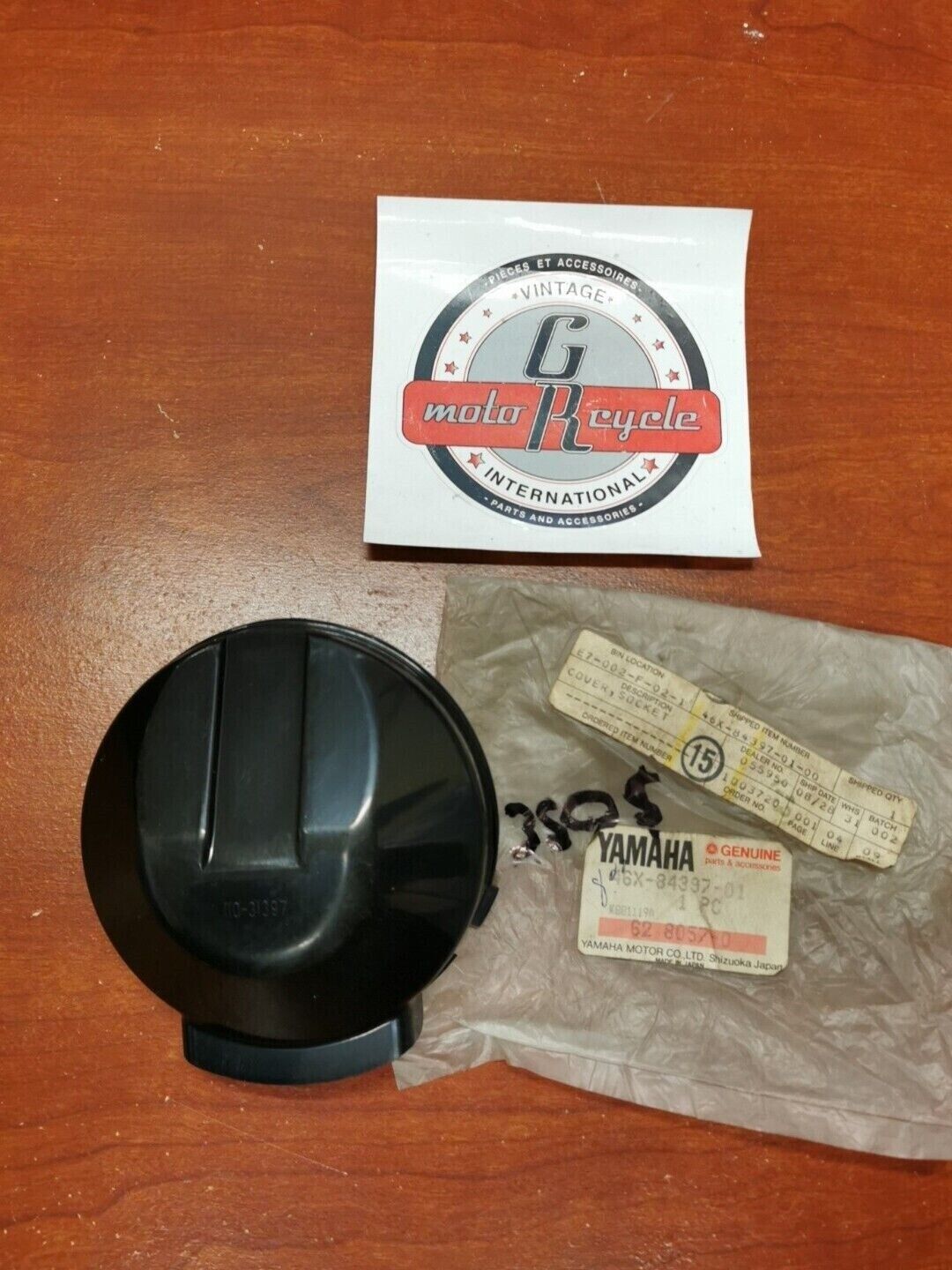 NOS Yamaha XT250 FZR600 FZR400 FZ600 SOCKET COVER 46X-84397-01-00 Y86