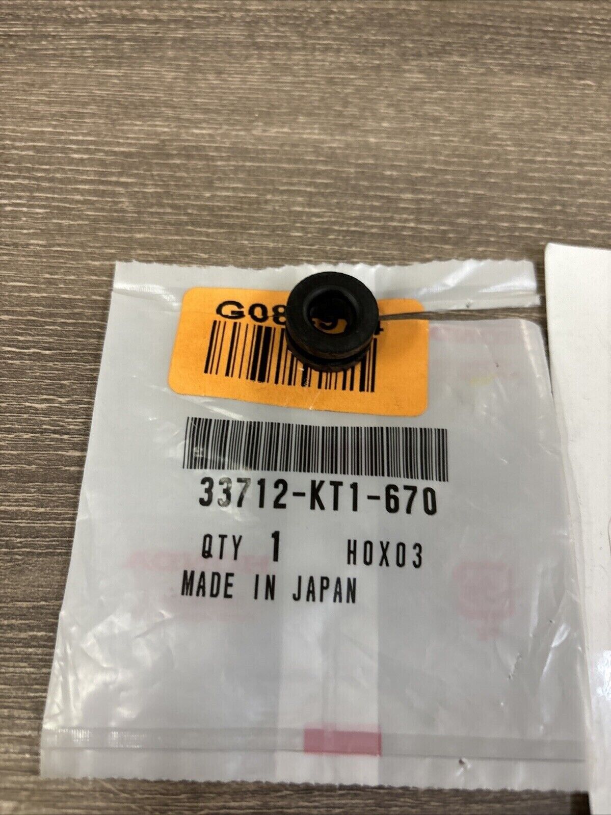 NOS Honda CB1300 CB600F2 CBR1000RR CBR600RR TAILLIGHT RUBBER 33712-KT1-670 H117