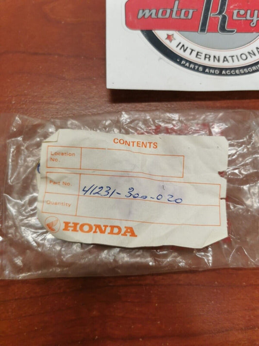 NEW NOS Honda 1979 - 1982 CB650 CB750 REAR WHEEL RETAINER 41231-300-020 H64