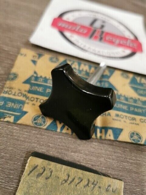 NOS YAMAHA YG1T MJ2 MG1T MJ2T YJ2 KNOB SIDE COVER 2122-21724-00-00 Y155