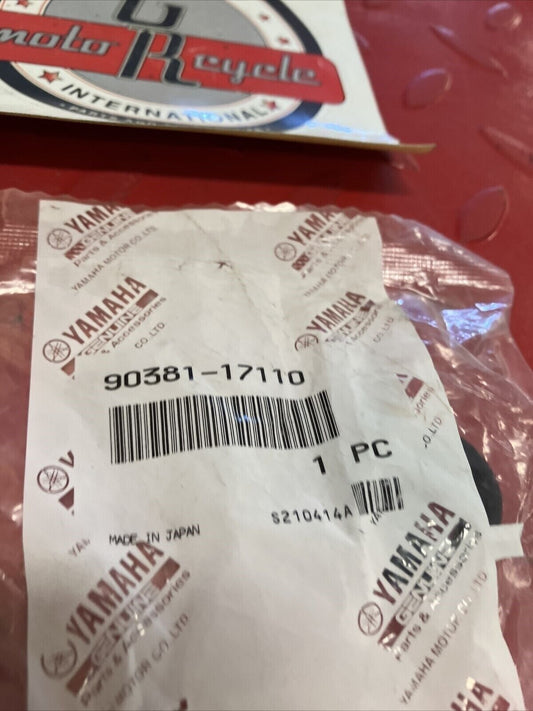 NOS YAMAHA BUSH SOLID 90381-17110-00 Y61