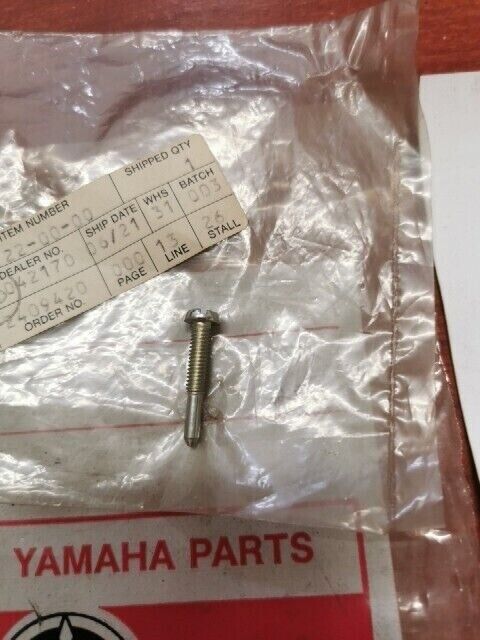 NOS Yamaha THROTTLE SCREW NO SPRING 3L6-14122-00-00 SUB 36R-14103-00-00 Y144
