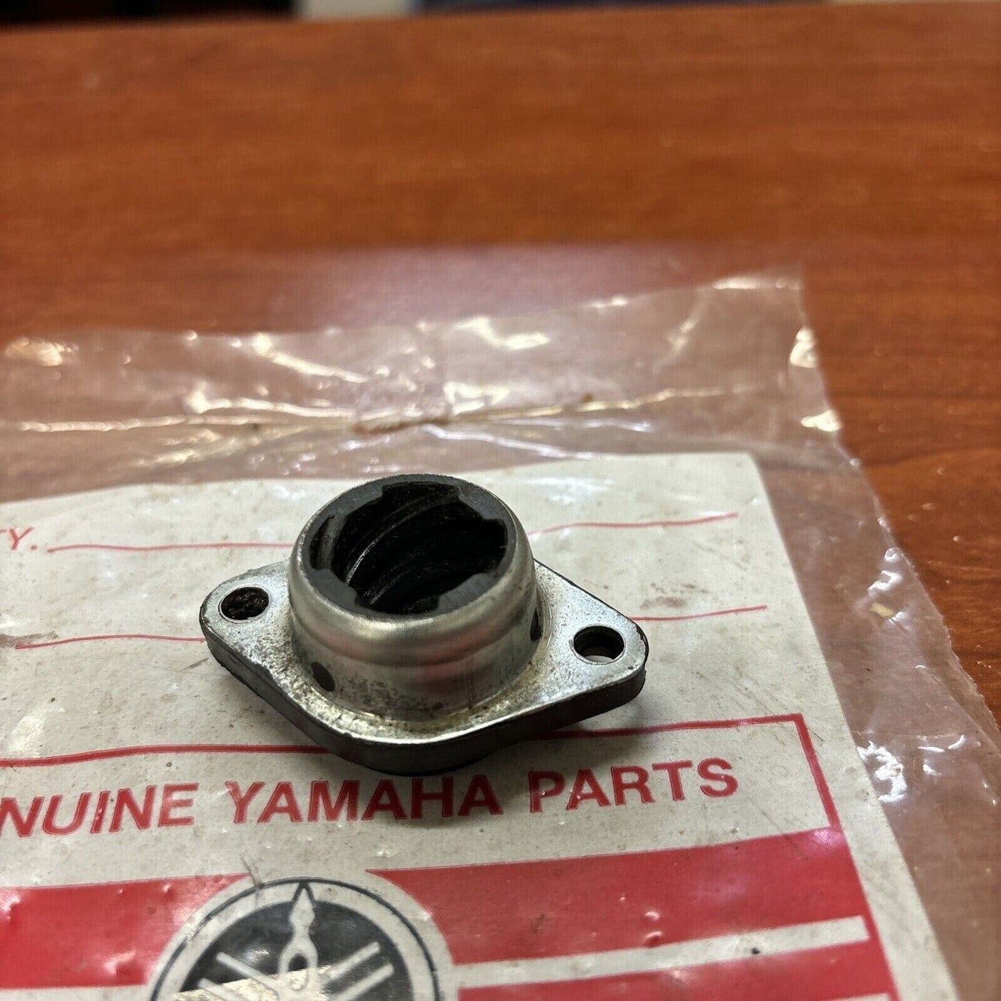 NOS Yamaha RD250 RD350 PUSH SCREW HOUSING 371-16396-00 SUB 256-16396-01-00 Y173