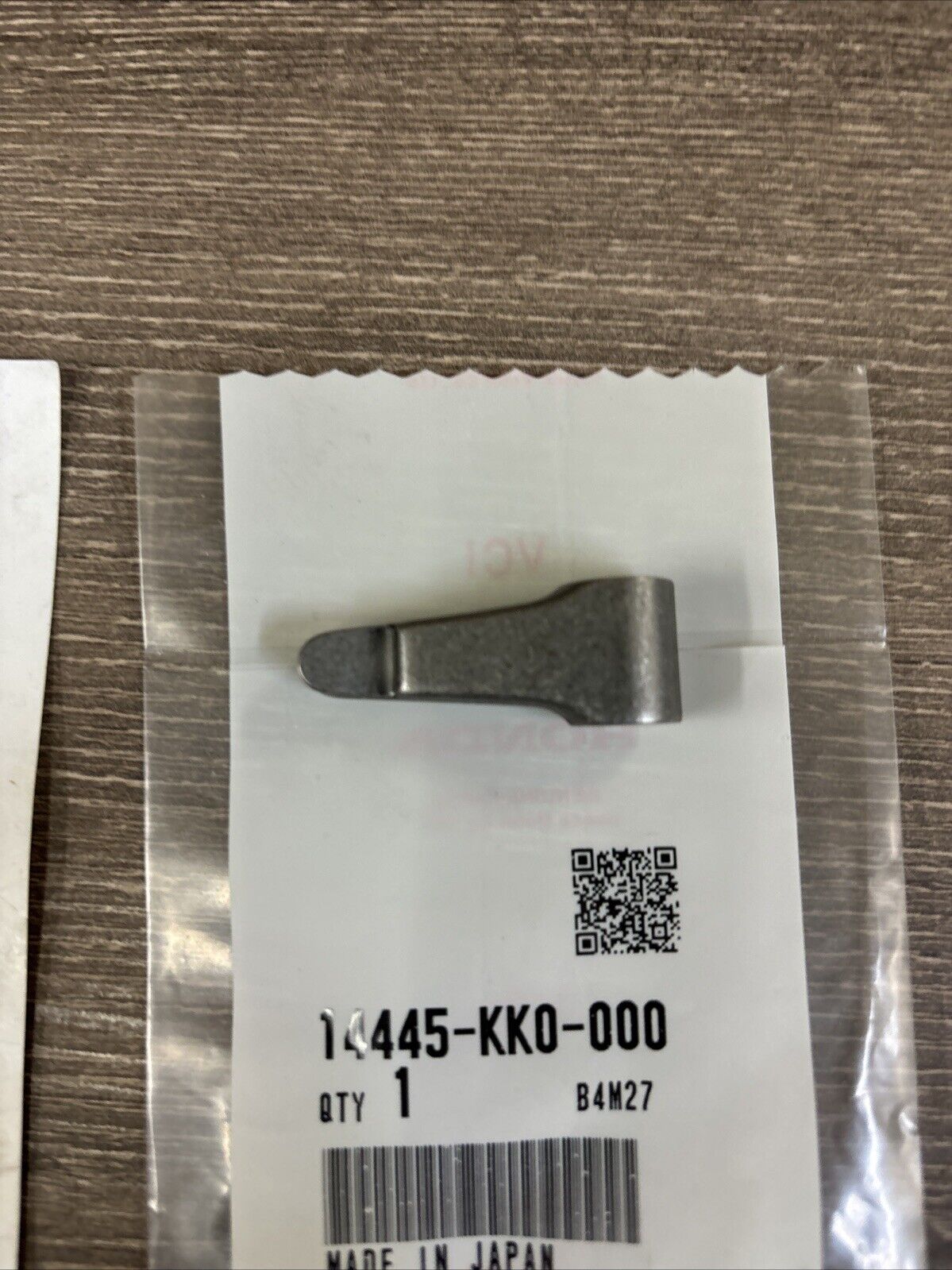NOS Honda XL250R XLR250R XR200R INTAKE VALVE SUB ROCKER ARM 14445-KK0-000 H138