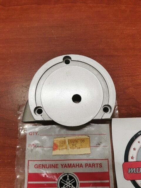 NOS Yamaha LS2 TA125 OIL PUMP COVER 326-15416-00-00 Y153