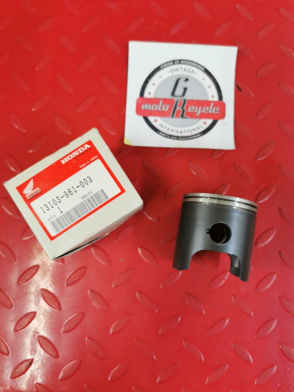 NOS HONDA ATC250R 1981 - 1983  PISTON OVER SIZE 0.50 13103-961-003 H40