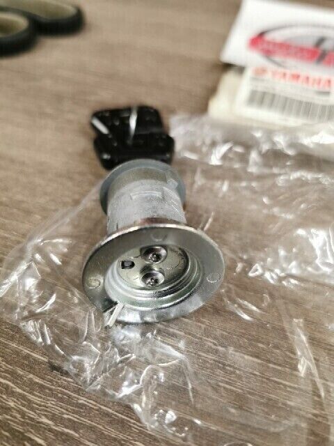 NOS YAMAHA XTZ12BCL  XTZ12BB 2012 2013  LOCK SET 23P-28406-00-00 Y104