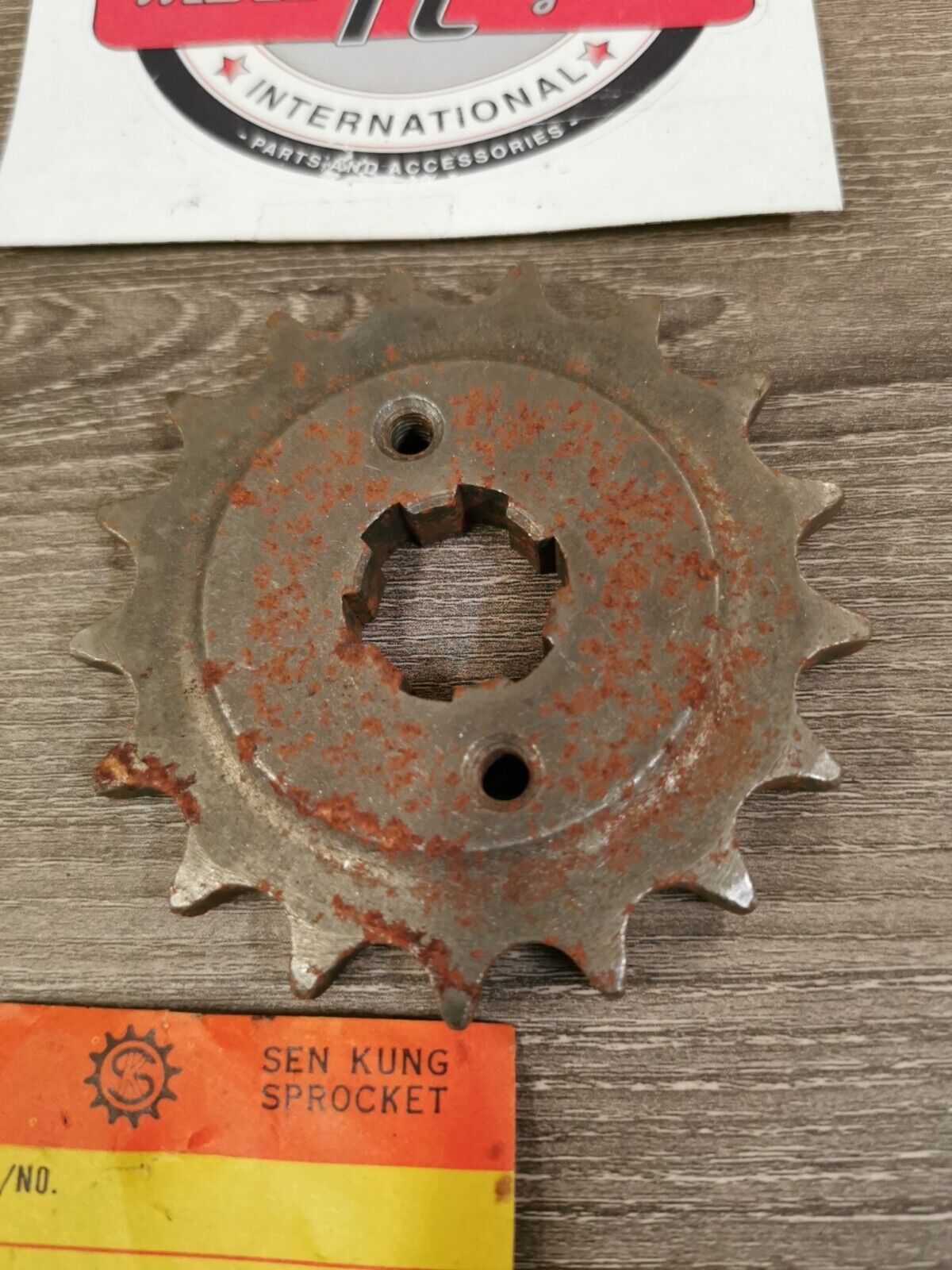 NOS SEN KUNG  CB450 CB500 SPROCKET 17T 23801-300-010 J30