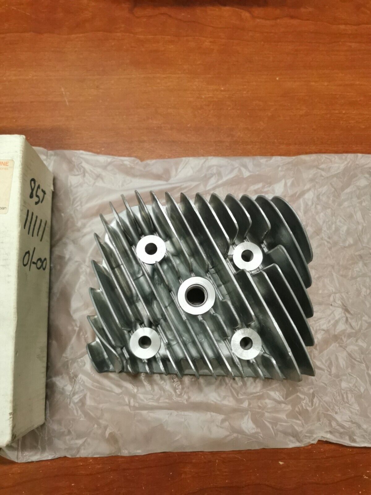 NOS Yamaha 1989 1990 ET400 CYLINDER HEAD 1 85T-11111-01-00 Y87