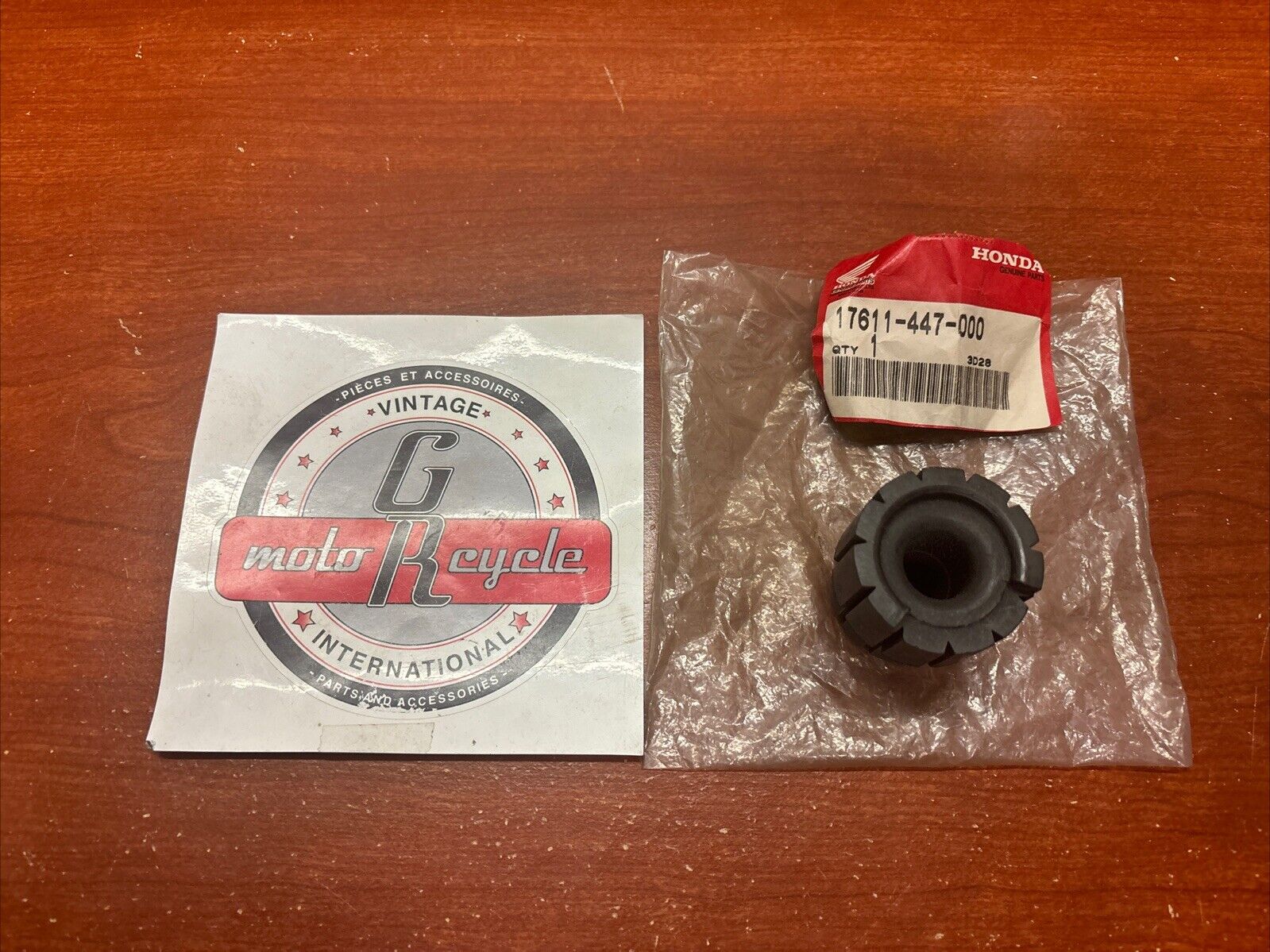 NOS Honda CM250T CM400 CM450 FRONT TANK RUBBER 17611-447-000 H169