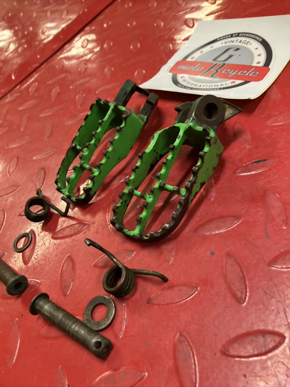 Kawasaki KX250 2001 Left right footpeg footrest 34028-1475-CE KX125 1999 2000