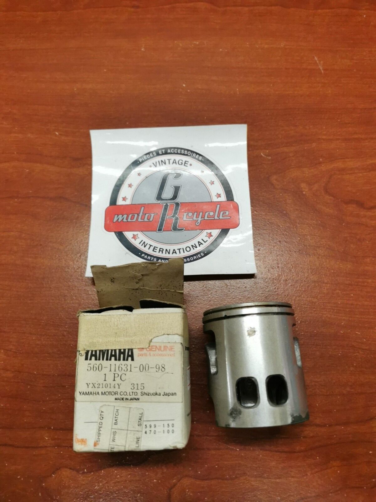 NOS Yamaha PISTON STD 0.98MM 560-11631-00-98 Y93