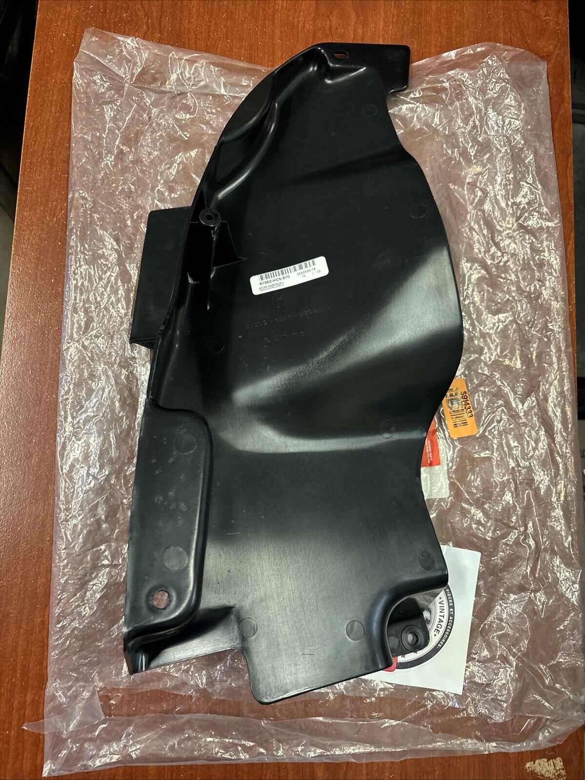 NOS Honda TRX300 TRX300FW RIGHT FRONT INNER FENDER 61862-HC5-970 H119