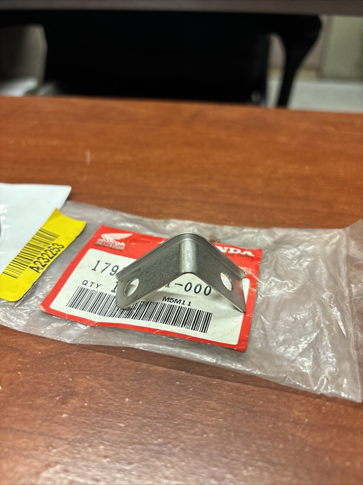 NOS Honda BF75 BF90 THROTTLE CABLE HOLDER 17922-ZW1-000 SUB 17922-ZW1-010 H185