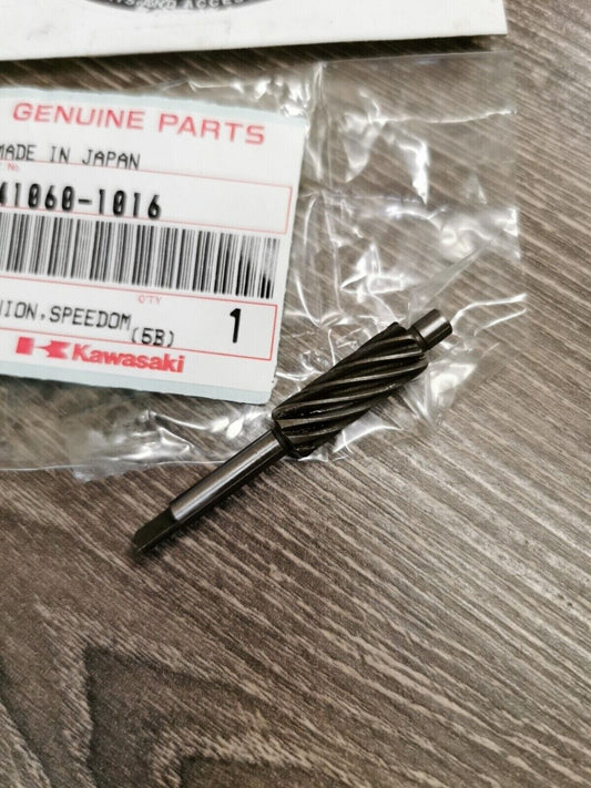 NOS KAWASAKI ZX550 GPZ750 ZG1000 1982 - 2004 PINION SPEEDOMETER 41060-1016 K30