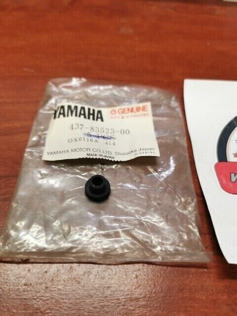 NOS Yamaha DT100 DT125 DT175 DT250 DT400 TT250 DAMPER 437-83523-00-00 Y115
