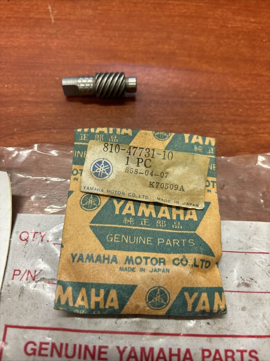 NOS Yamaha 1972 GP433SS/SR DRIVE GEAR 810-47731-10-00 SUB 810-47731-11-00 Y185