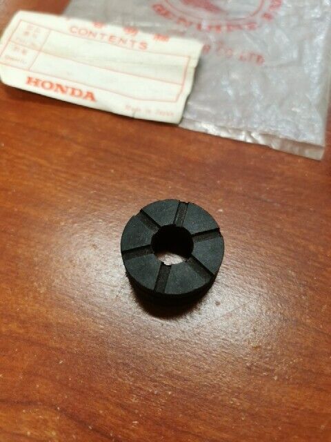 NOS Honda XL175 REAR TANK CUSHION RUBBER 17613-362-000 H97