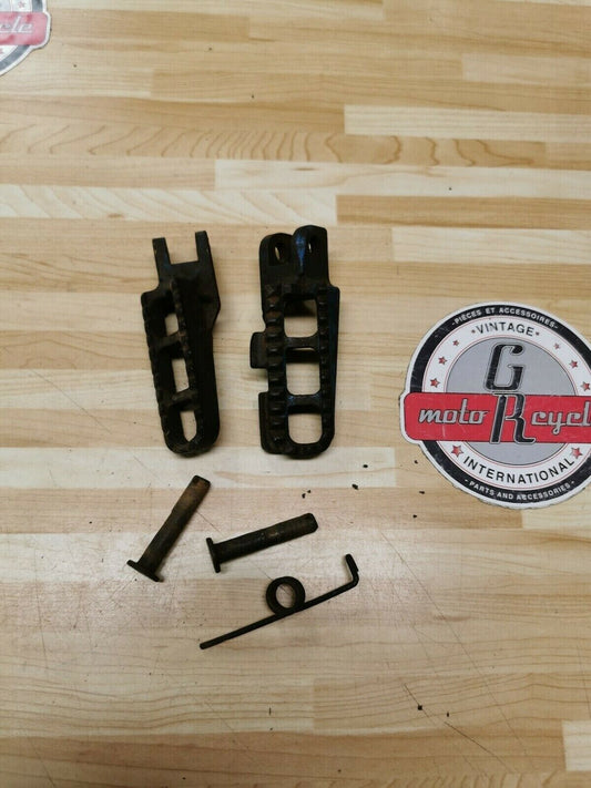 Suzuki RM125 1986 footpeg footrest foot peg rest step left right 43551-37202-019