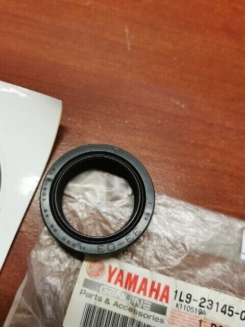 NOS Yamaha TTR125 XS250 XS360 XS400 OIL SEAL 1L9-23145-00-00 Y105