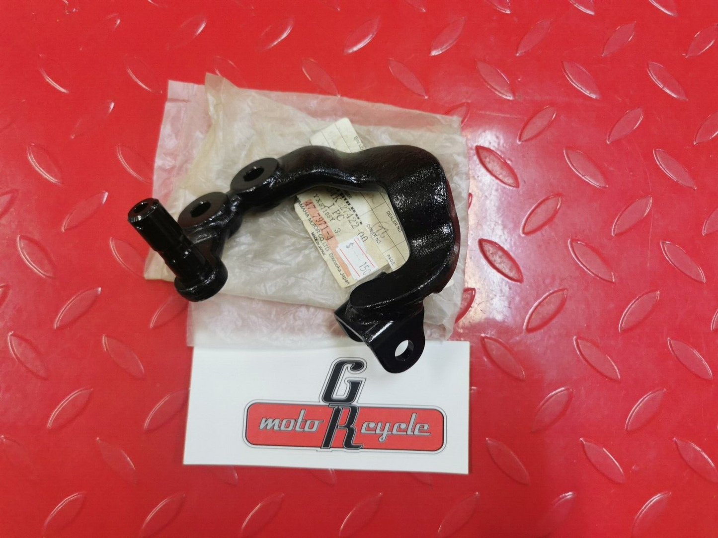 NOS YAMAHA 1986 TT600 BRACKET  FOOTREST 2  OFFROAD  34k-27422-00  Y15