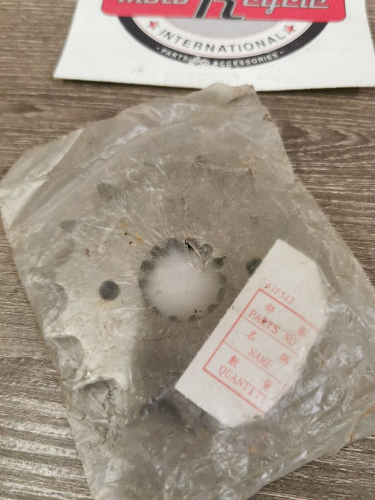 NOS Kawasaki KZ305A1 SPROCKET DRIVE 15T 110-710 J19