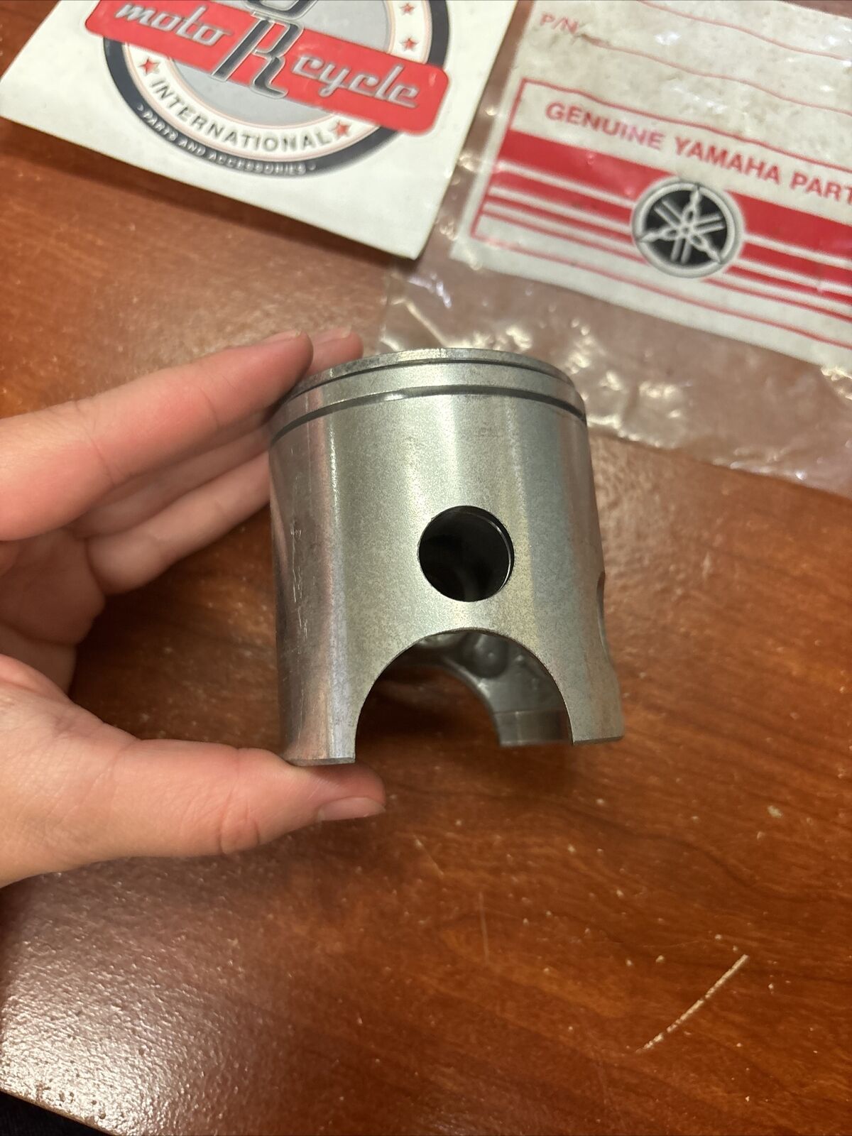 NOS Yamaha PISTON O/S 0.75 360-11637-01 SUB 360-11637-02-00 360-11637-03-00 Y175