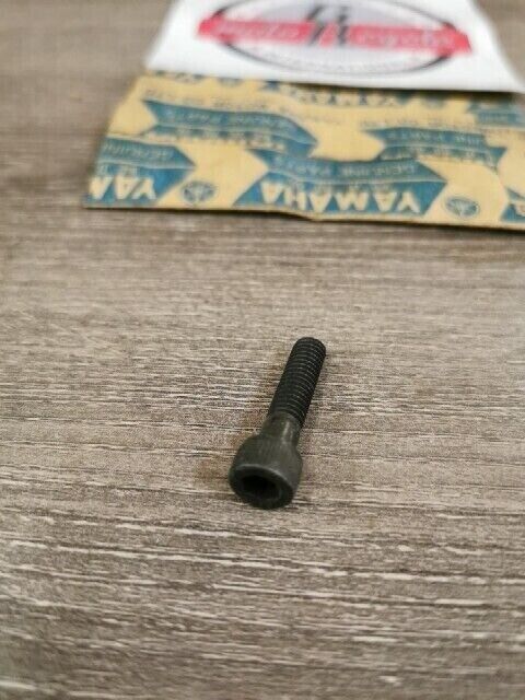 NOS YAMAHA TX750A EX440B RZ350N YSR50B YFZ350T PZ500D BOLT 91316-06025-00 Y151