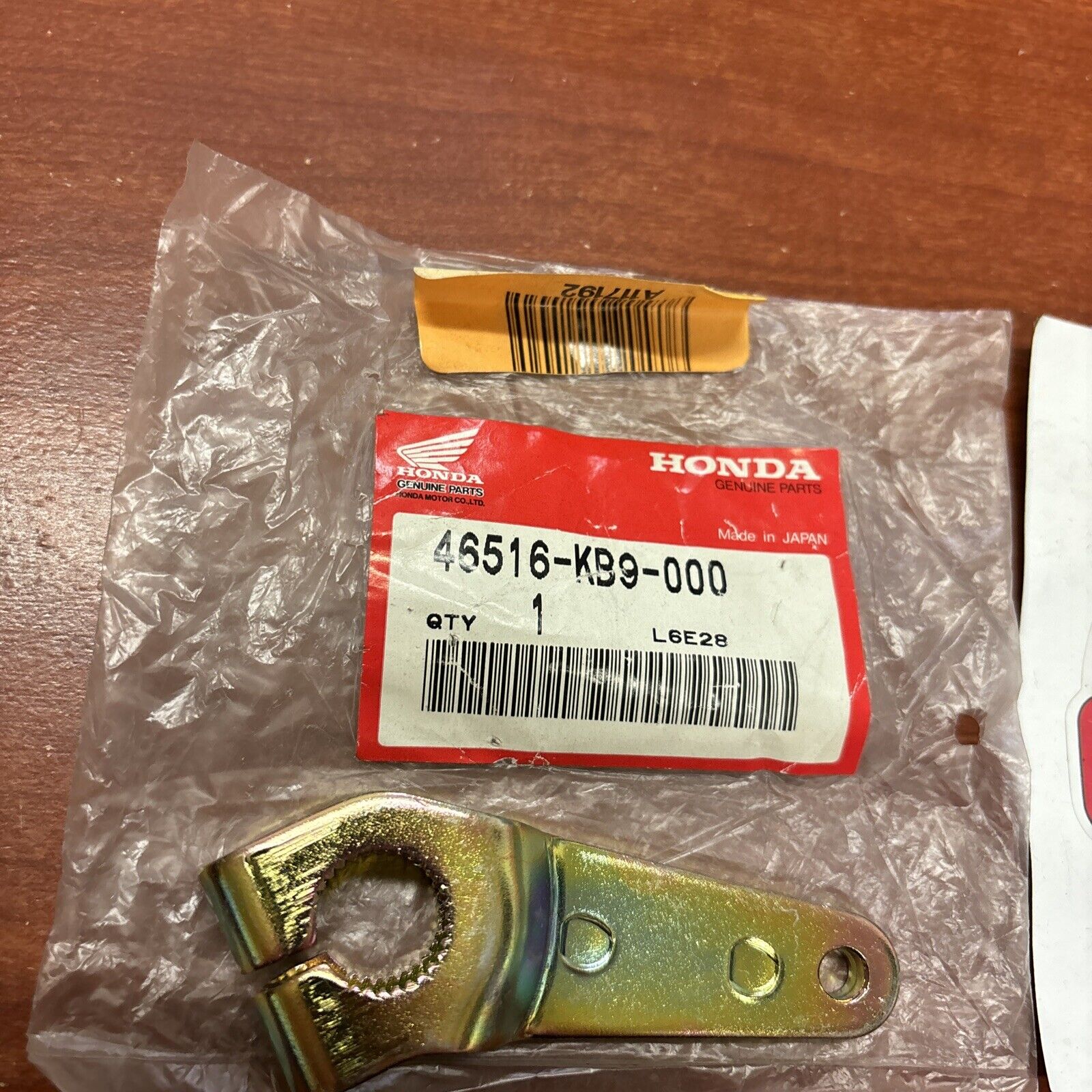 NOS Honda 1989 NX125 82 85 87 XL125R 83 84 XL200R MIDDLE ARM 46516-KB9-000 H146