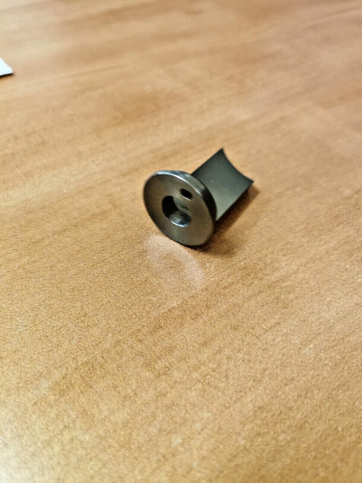 NOS SUZUKI RM125M  RM125S 1989 - 1995  EXHAUST VALVE GUIDE 11262-27C30    S6