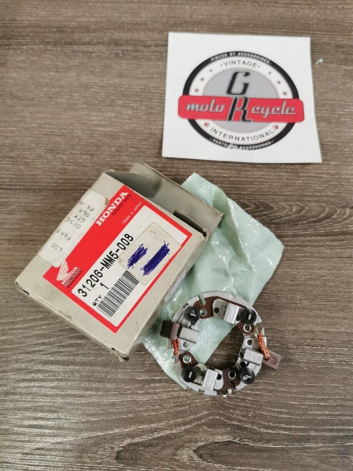 NOS HONDA  VF700C VF1100 VT500C TRX350D CN250 BRUSH HOLDER SET 31206-MM5-008 H46