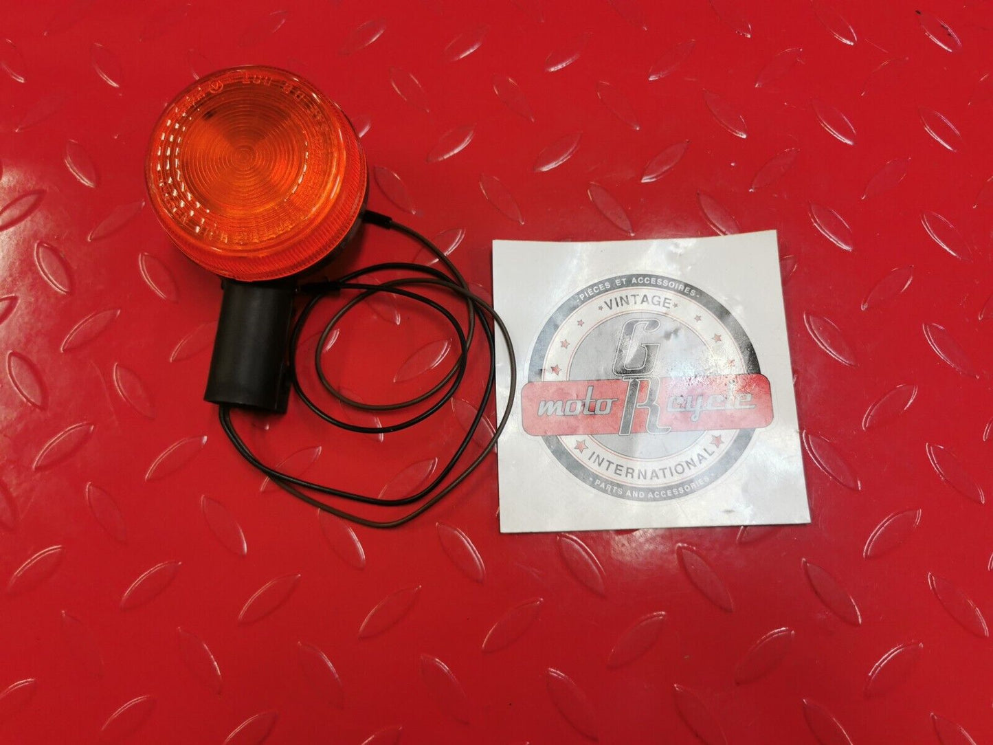 NOS YAMAHA REAR FLASHER LIGHT ASSY 1  29L-83330-70  Y13