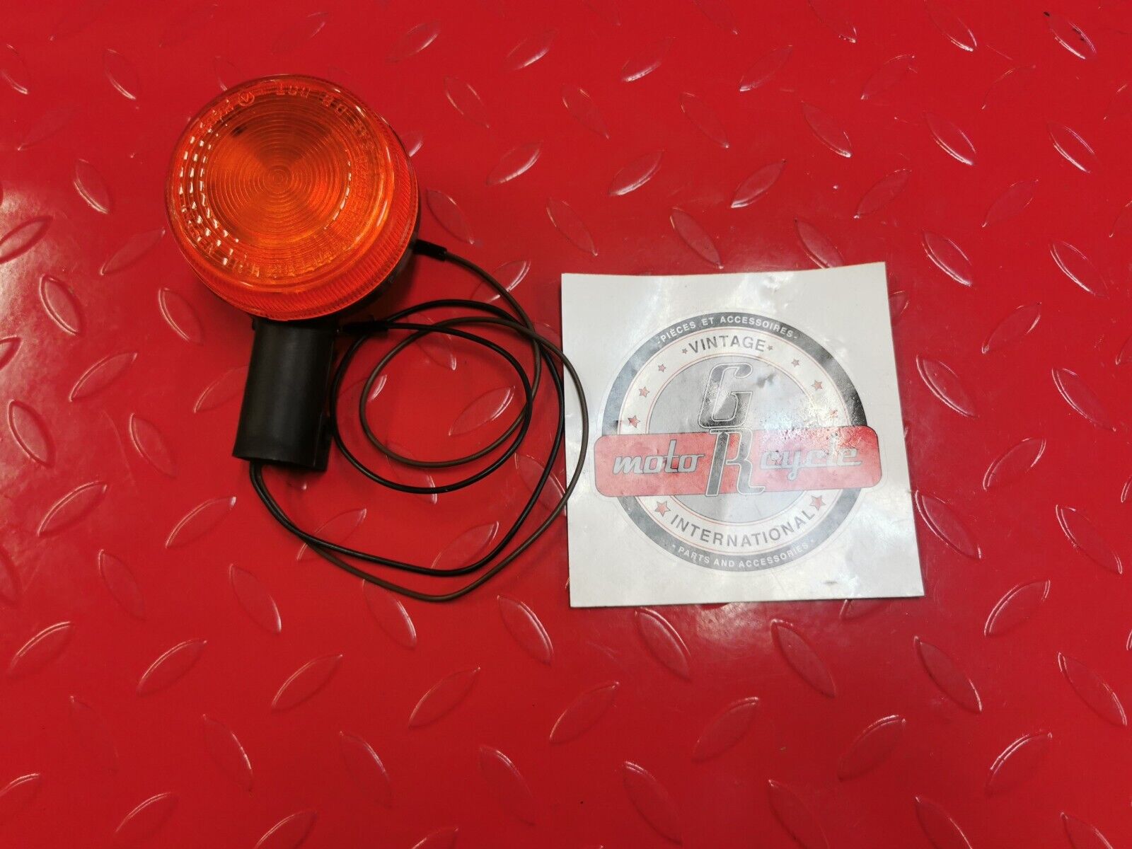 NOS YAMAHA REAR FLASHER LIGHT ASSY 1  29L-83330-70  Y13