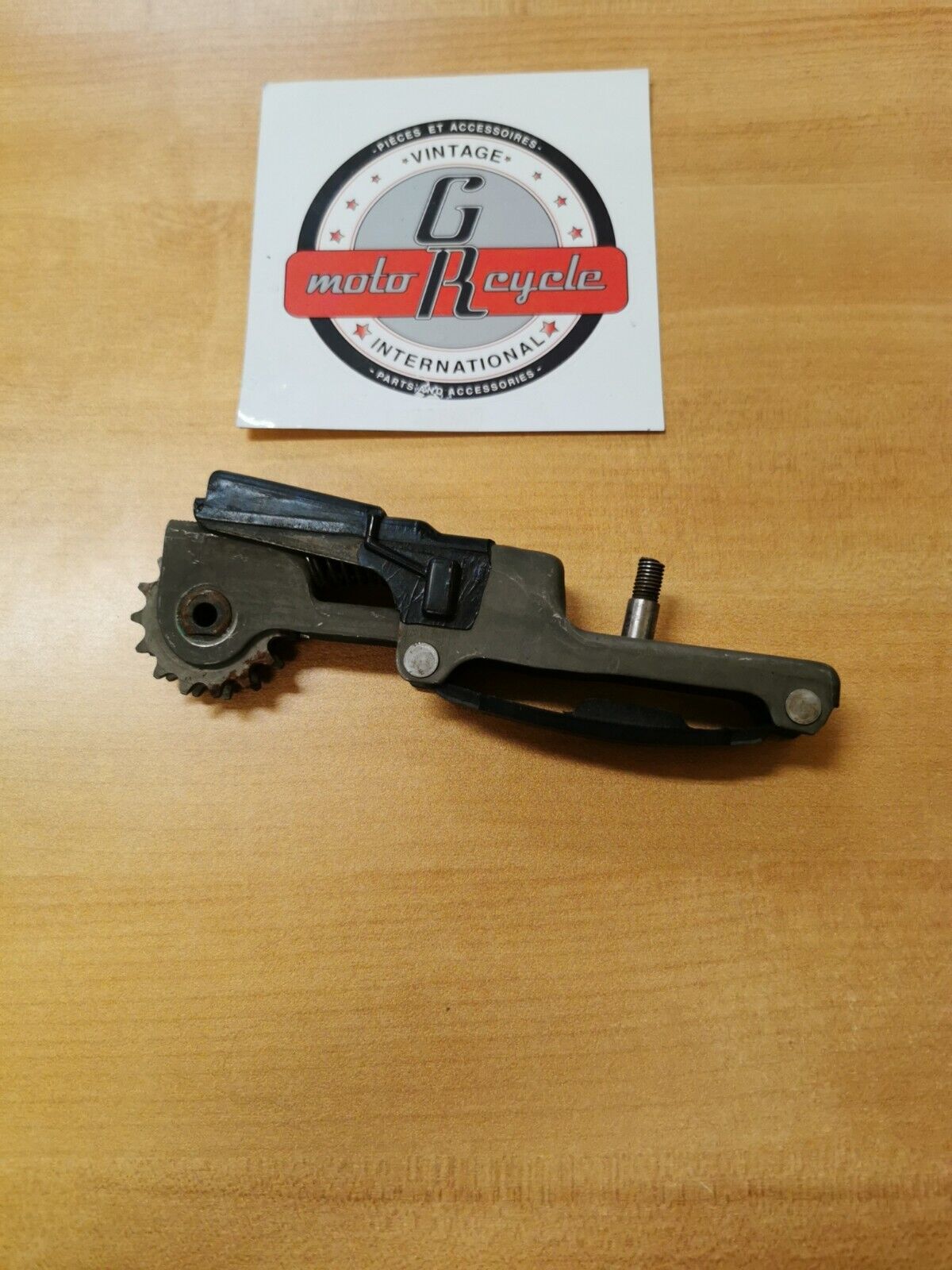 NOS YAMAHA XS500 1973 - 1978   TENSIONER  ASSEMBLY CAM CHN  1J3-12210-00-00  Y43