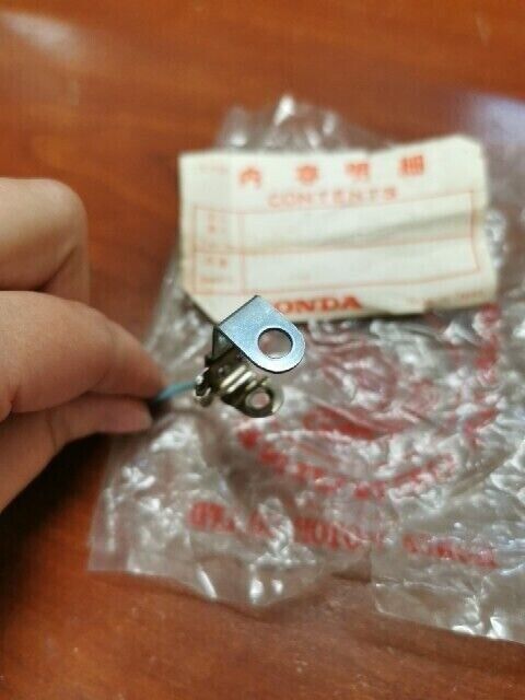 NOS Honda S65 RIGHT FRONT WINKER SOCKET 33410-035-000 H69